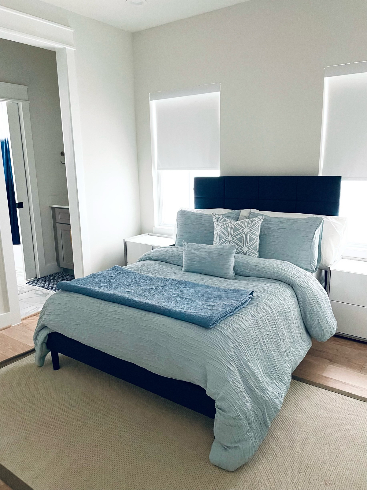 Entire new and modern 3bedroom 2.5 Bath centrally located - Photo 4