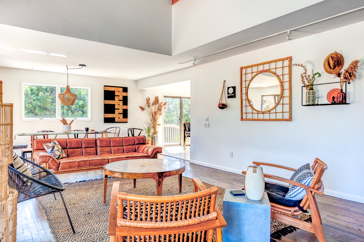 Sunny Hamptons Getaway - Photo 3