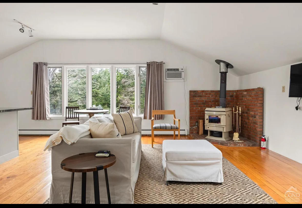 Loft Apt near Great Barrington - Photo 6