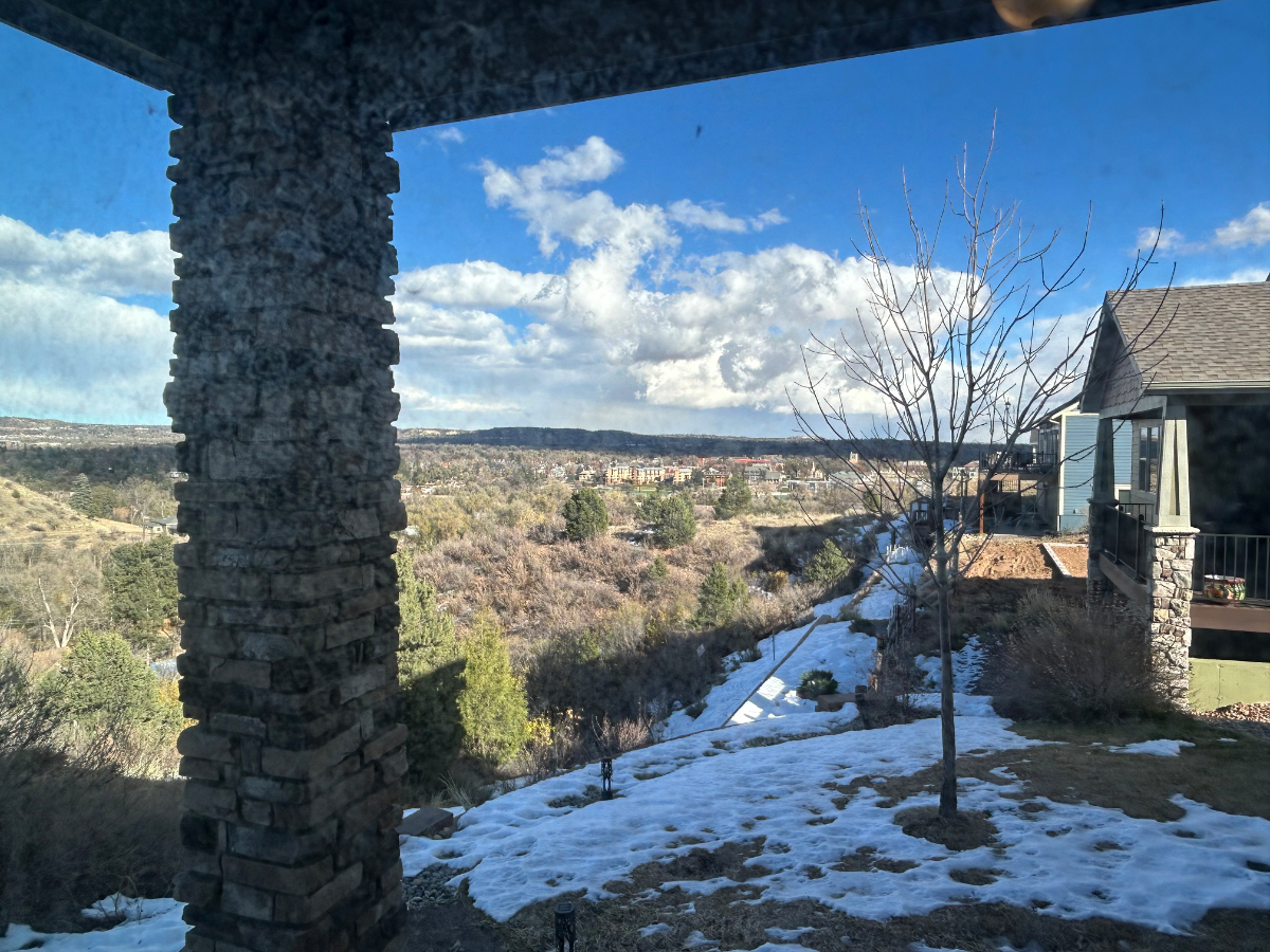 Fully Furnished Private Room in Modern Home Only 2 Miles from Top Hospitals in Colorado Springs - Photo 5