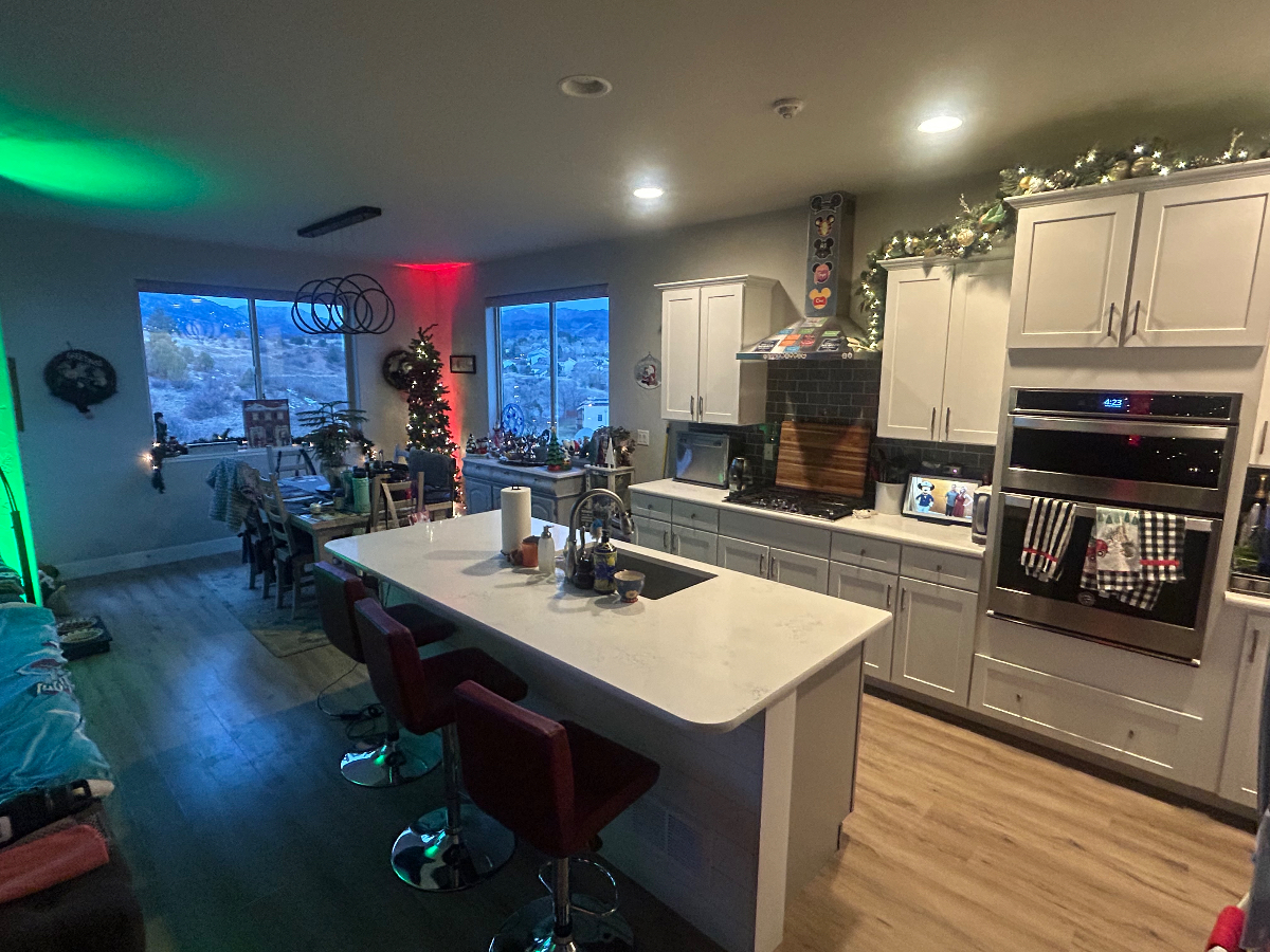Fully Furnished Private Room in Modern Home  Only 2 Miles from Top Hospitals in Colorado Springs - Photo 9