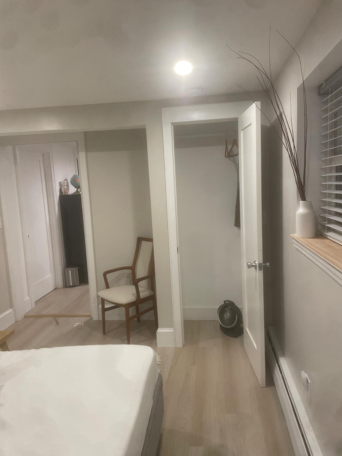 Cozy One Bedroom EFFICIENCY - Photo 2