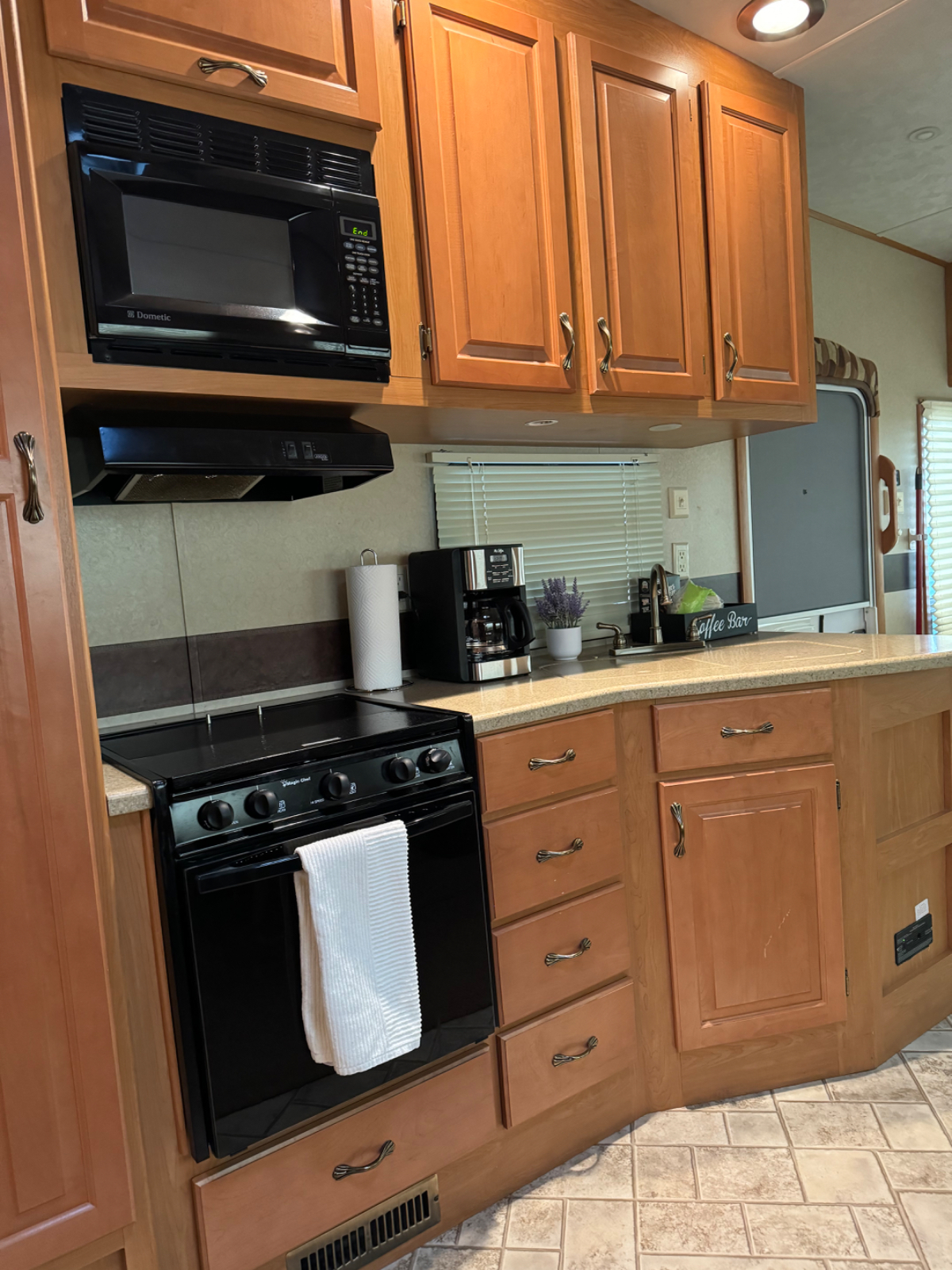 Cozy Camper - Photo 5