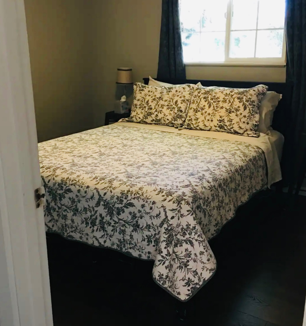 One bedroom suite with private fenced yard close to the hospital - Photo 2