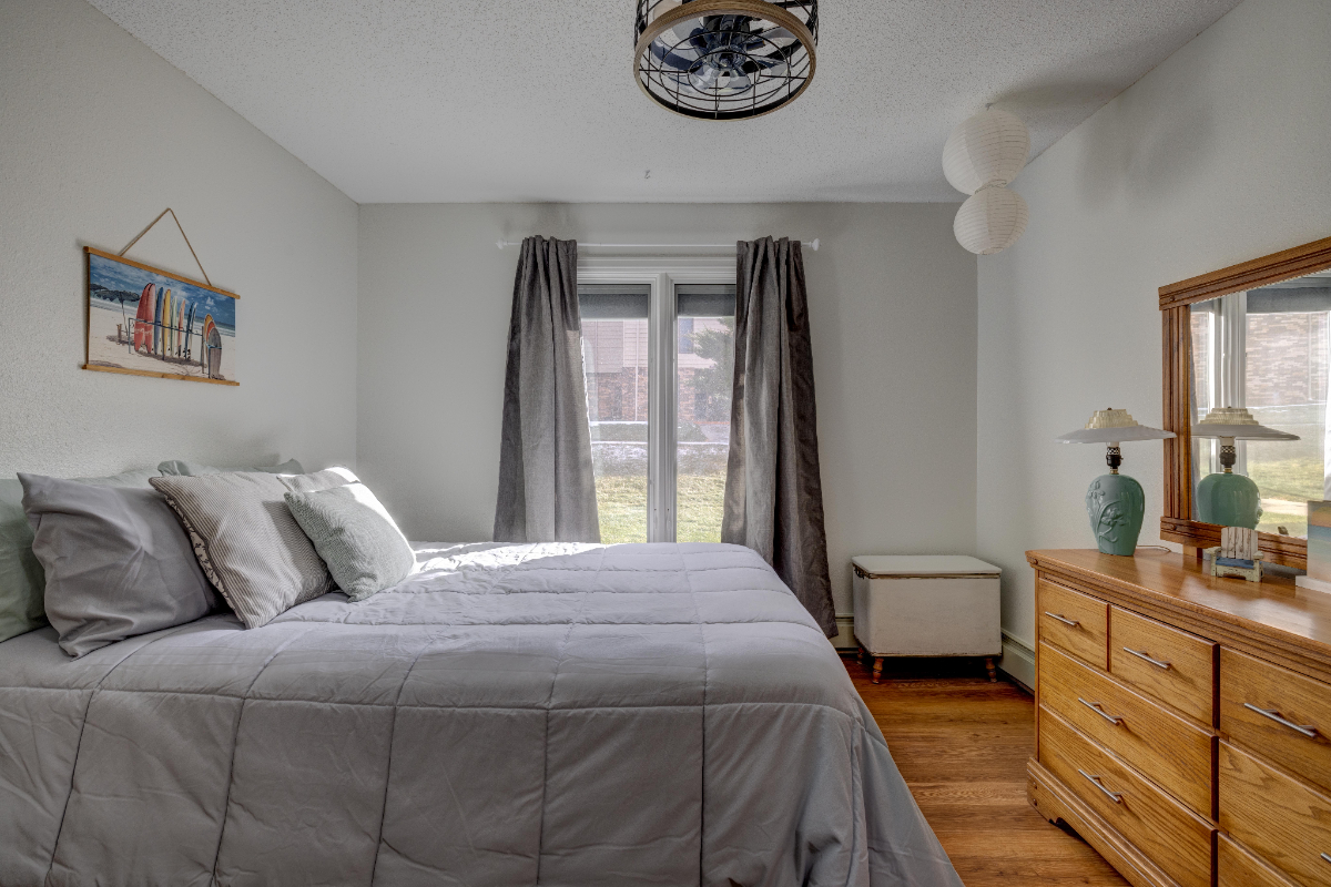 Beautifully Furnished Condo in Prime Central Location Mountain  and Shopping Center Near By - Photo 8