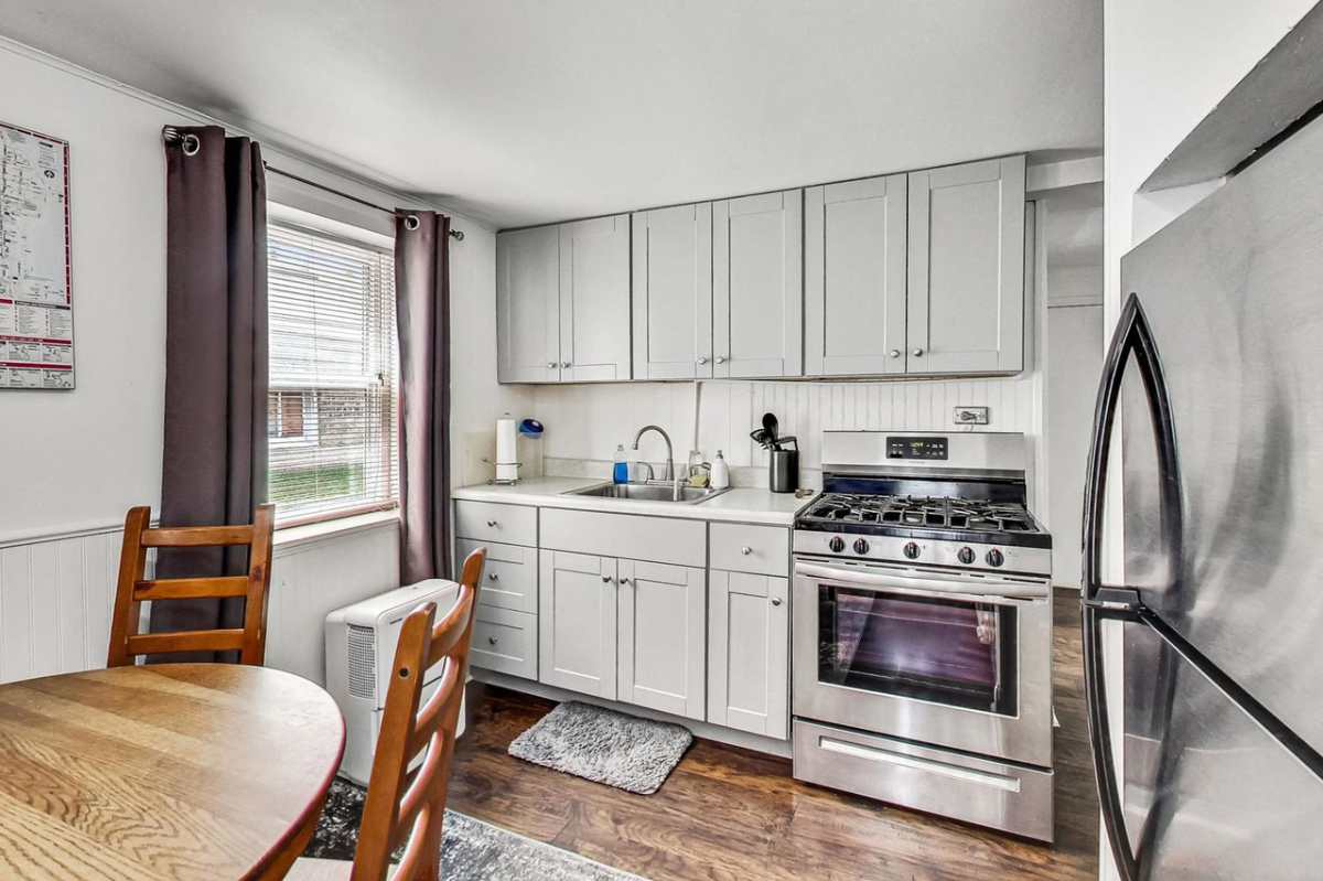 The Drake - Chic 2BR Private Unit - Photo 8