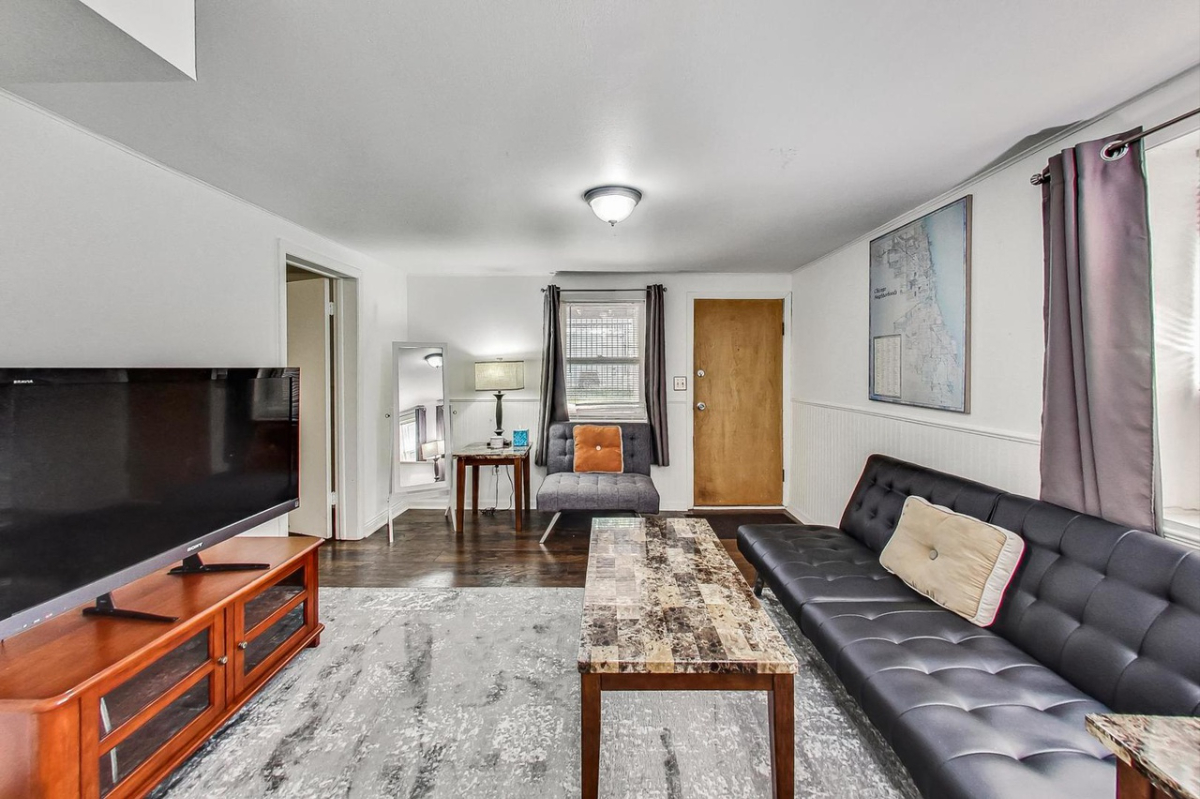 The Drake - Chic 2BR Private Unit - Photo 3