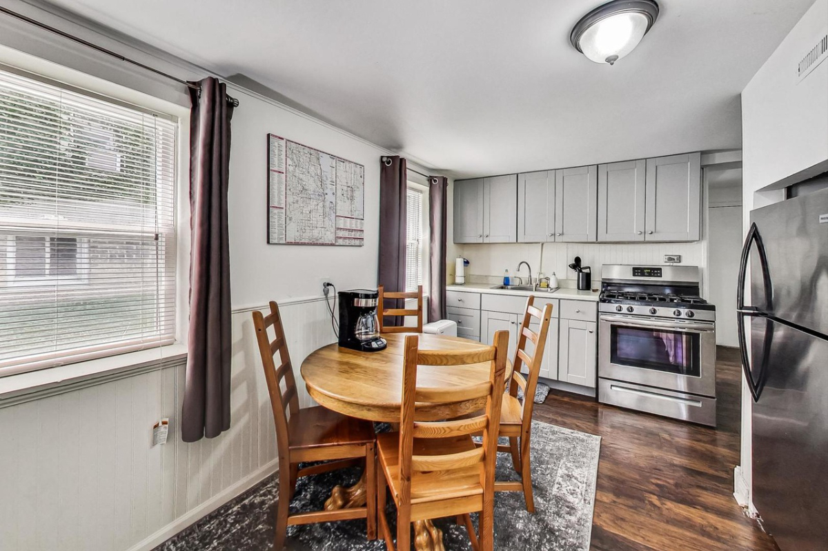 The Drake - Chic 2BR Private Unit - Photo 6