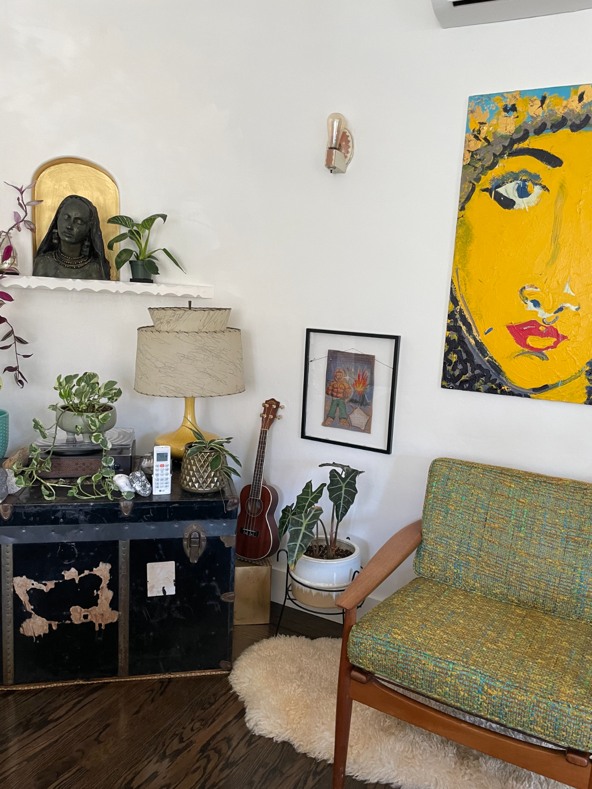 Boutique Bungalow , A Creative Escape in Bay Terrace - Photo 3