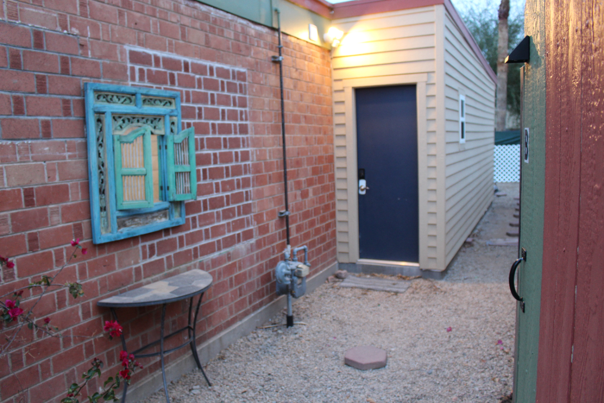 Glendale/Phx Hideaway 1bed 1bath w/ WD and parking - Photo 9