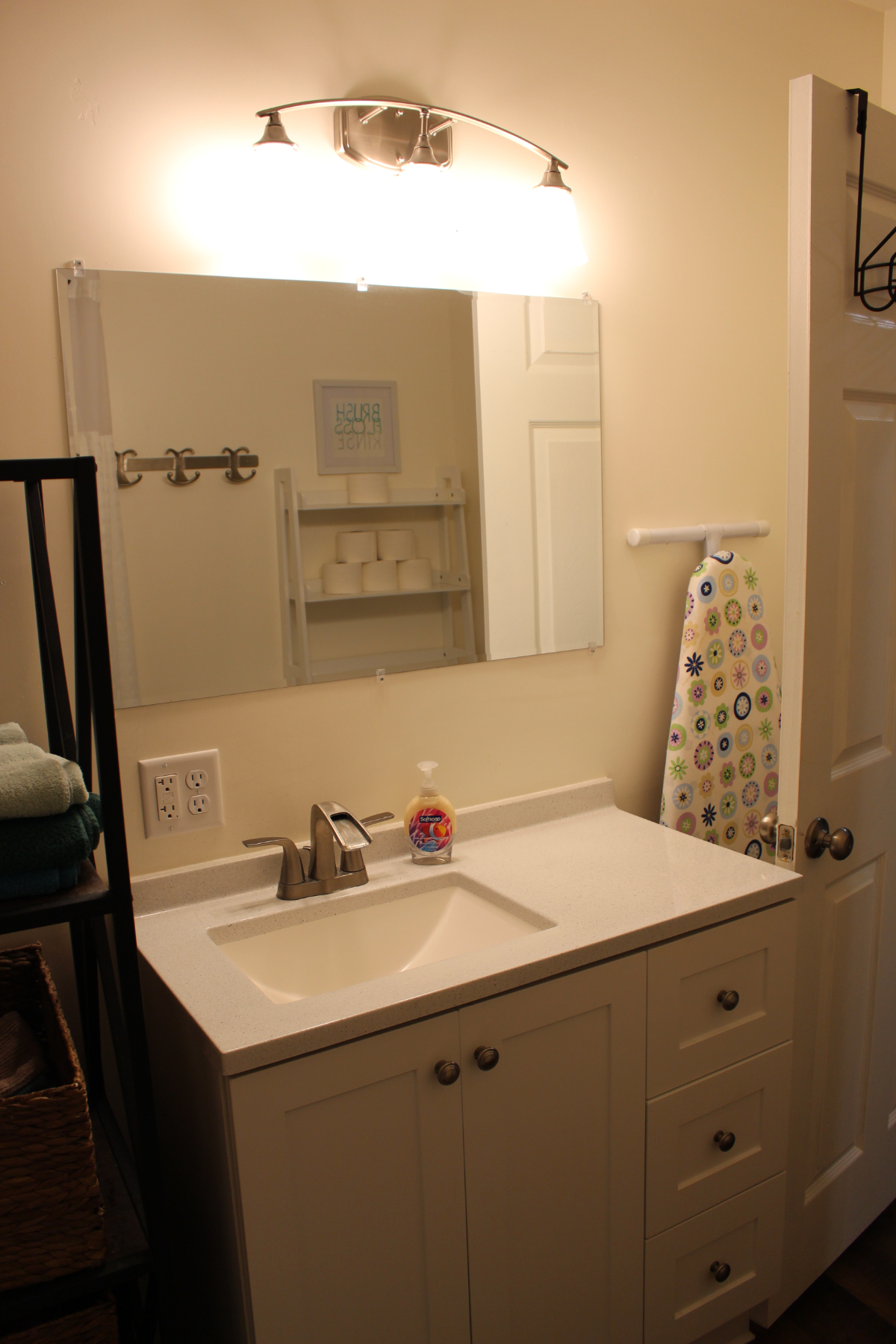 Glendale/Phx Hideaway 1bed 1bath w/ WD and parking - Photo 11