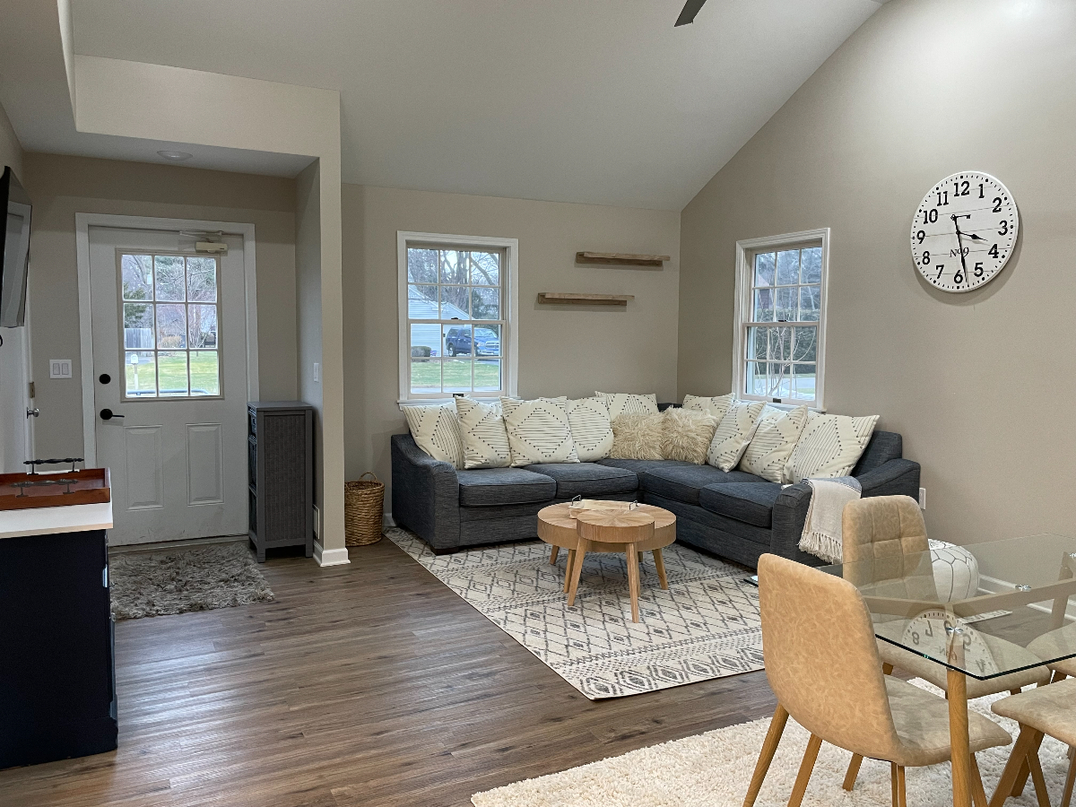 1 Bedroom Apartment in Webster - Photo 2