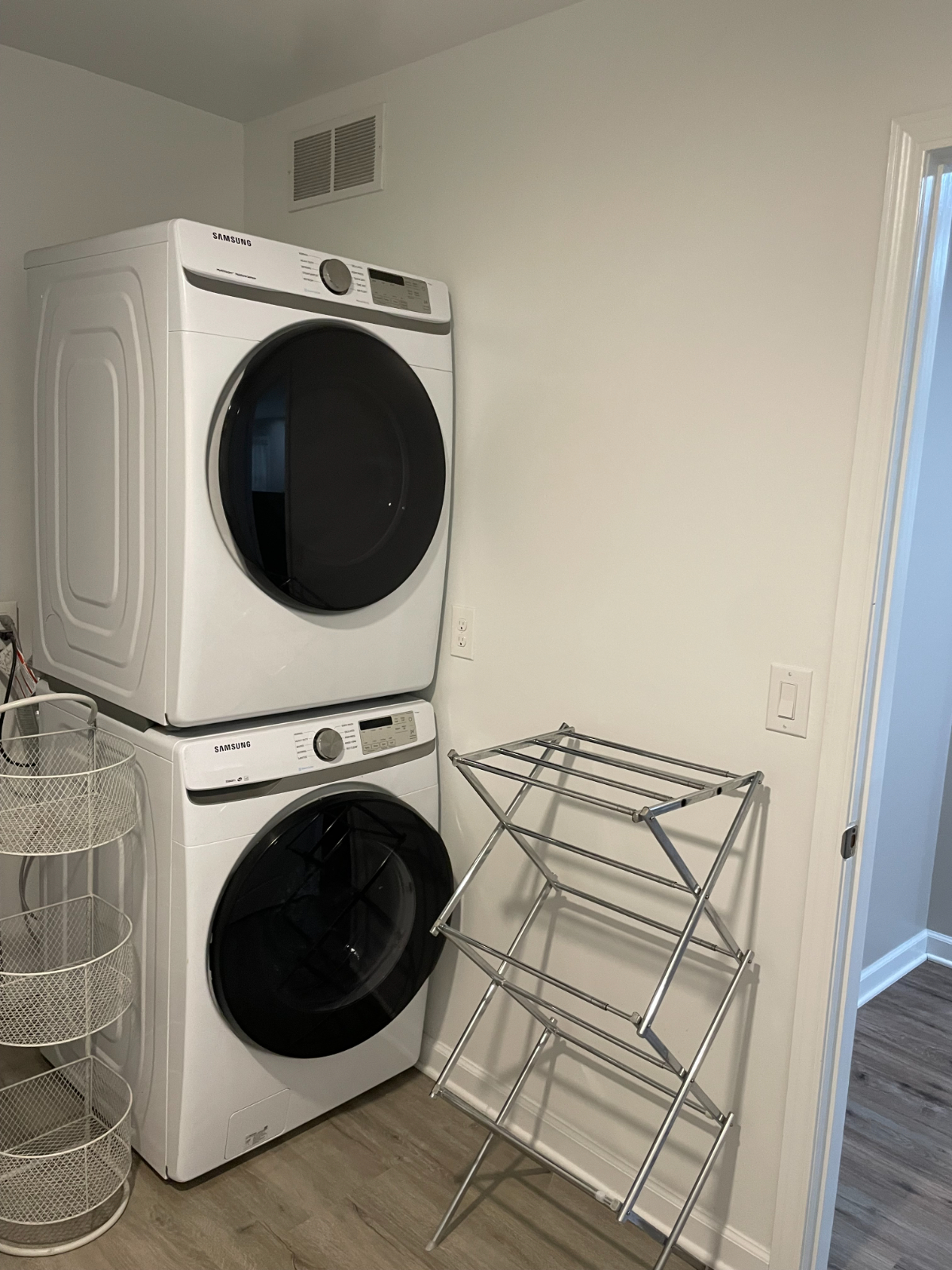 1 Bedroom Apartment in Webster - Photo 5