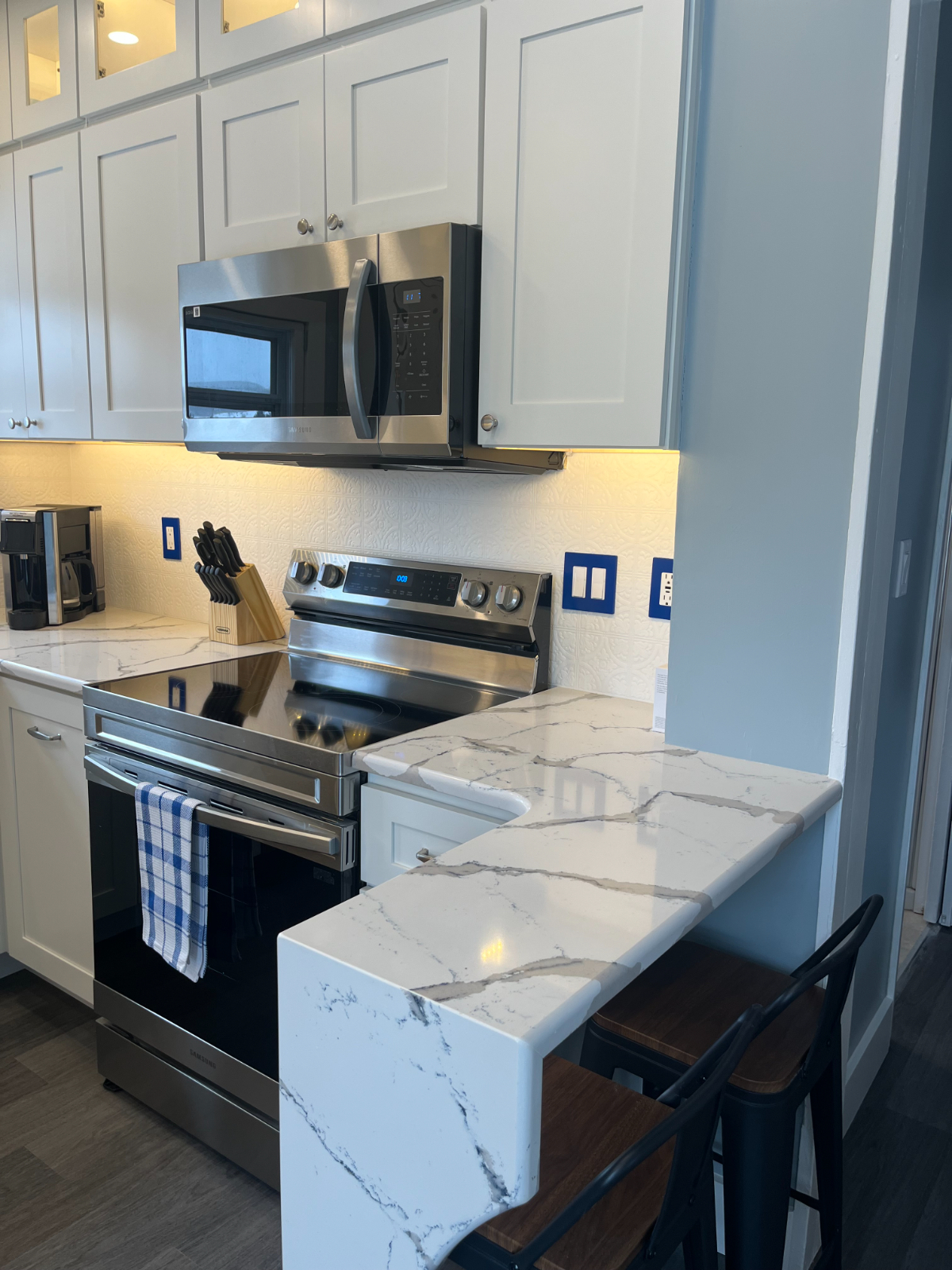 Newly Renovated Luxury Apartment - Elegant Retreat in Cortland, NY, with Modern Amenities and Charmi - Photo 9