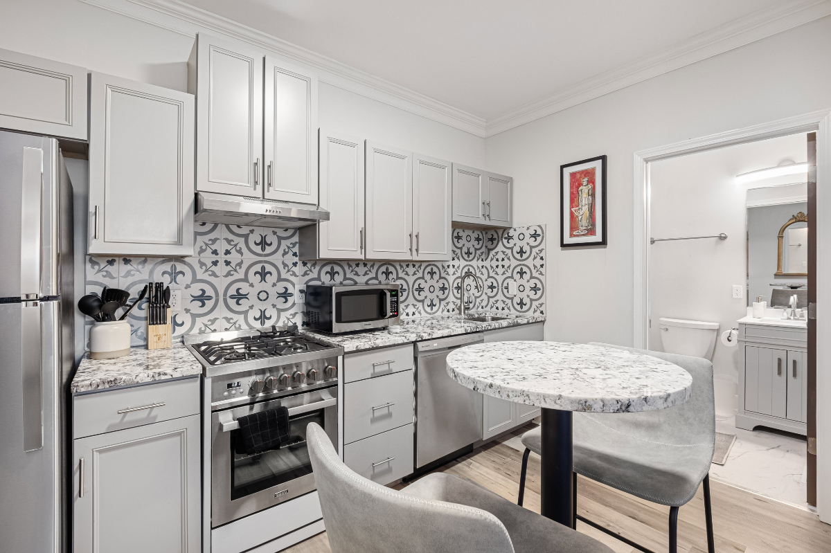 Four Bedroom Urban Flat - Photo 6