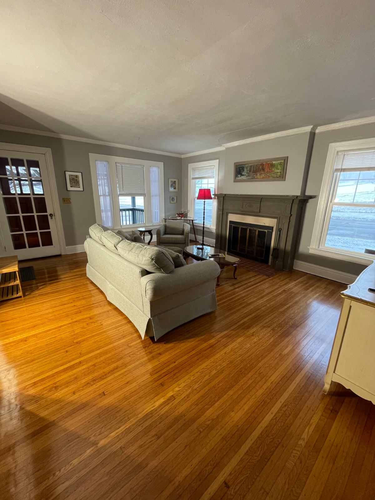 Quiet 2 bedroom 1 office in South Utica - Photo 2