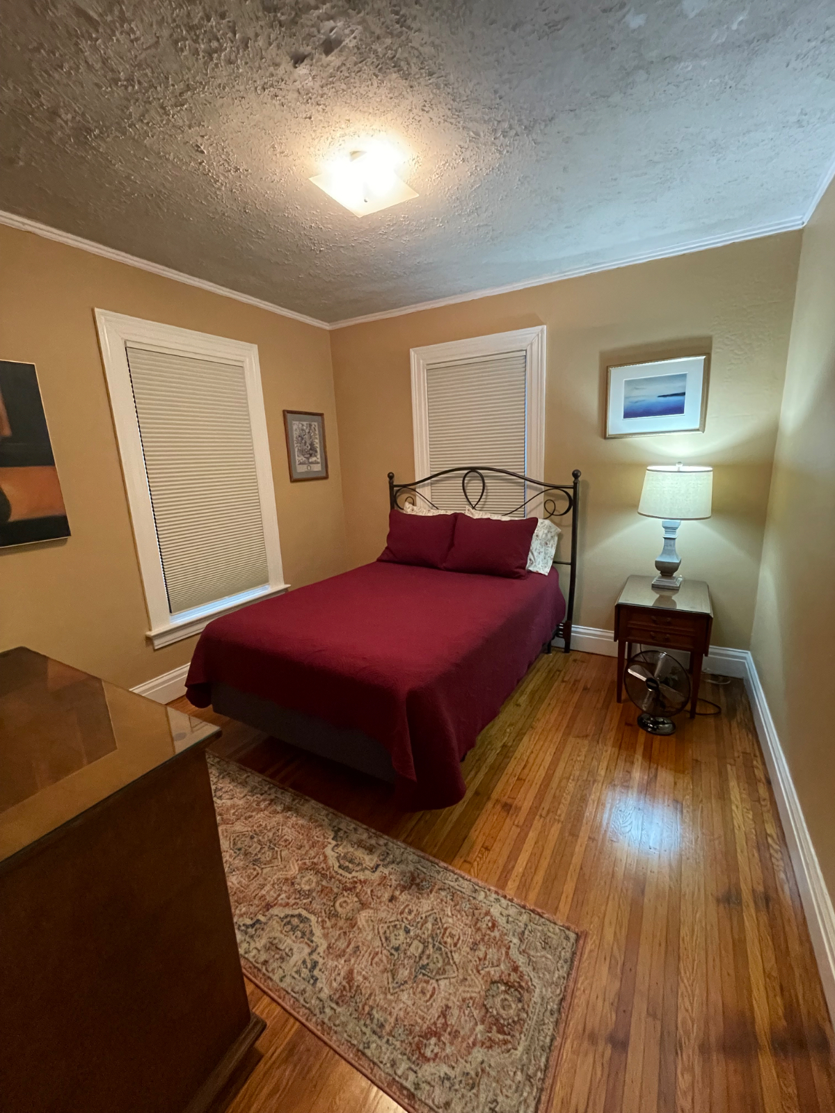 Quiet 2 bedroom 1 office in South Utica - Photo 3