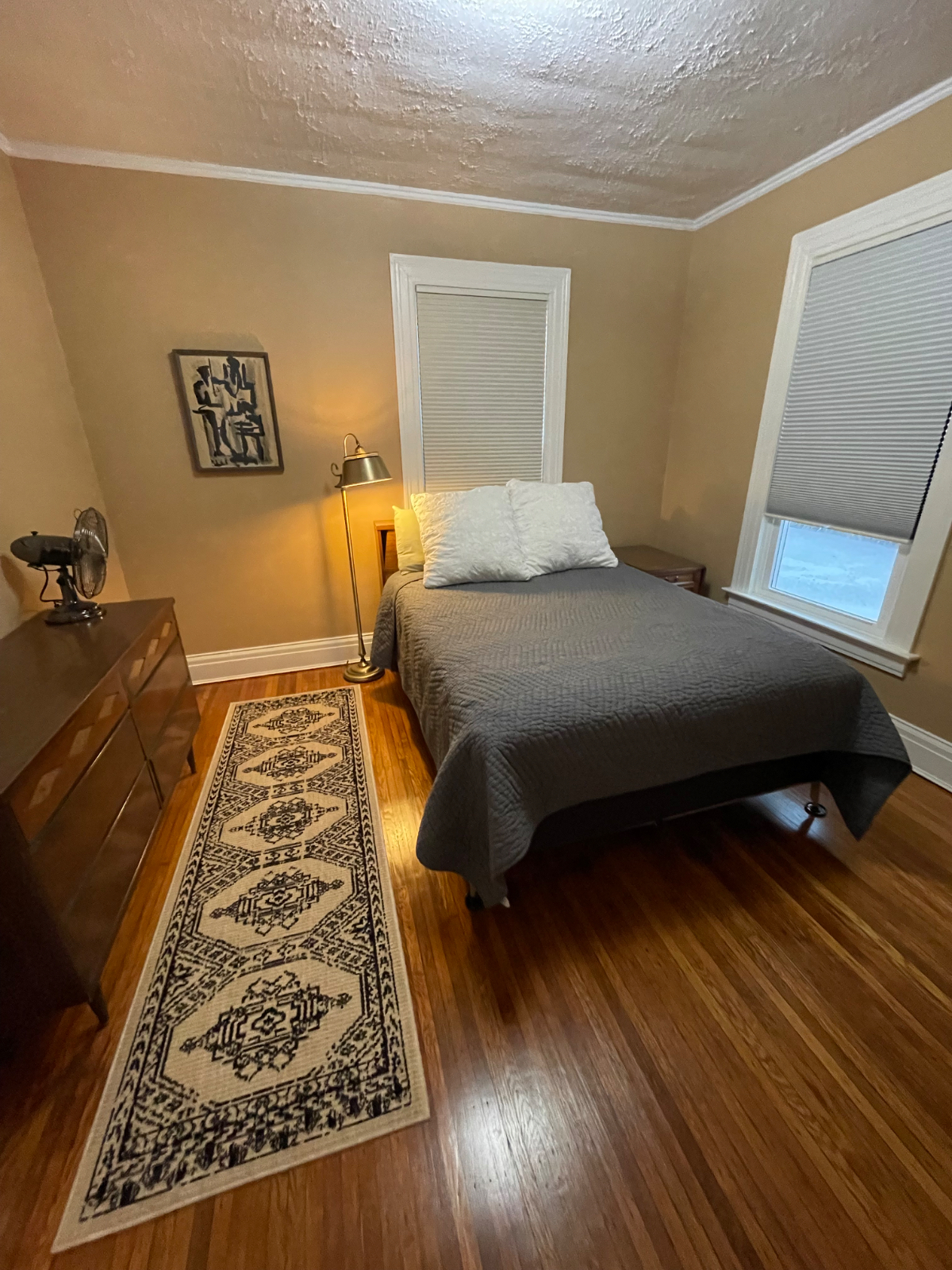 Quiet 2 bedroom 1 office in South Utica - Photo 5