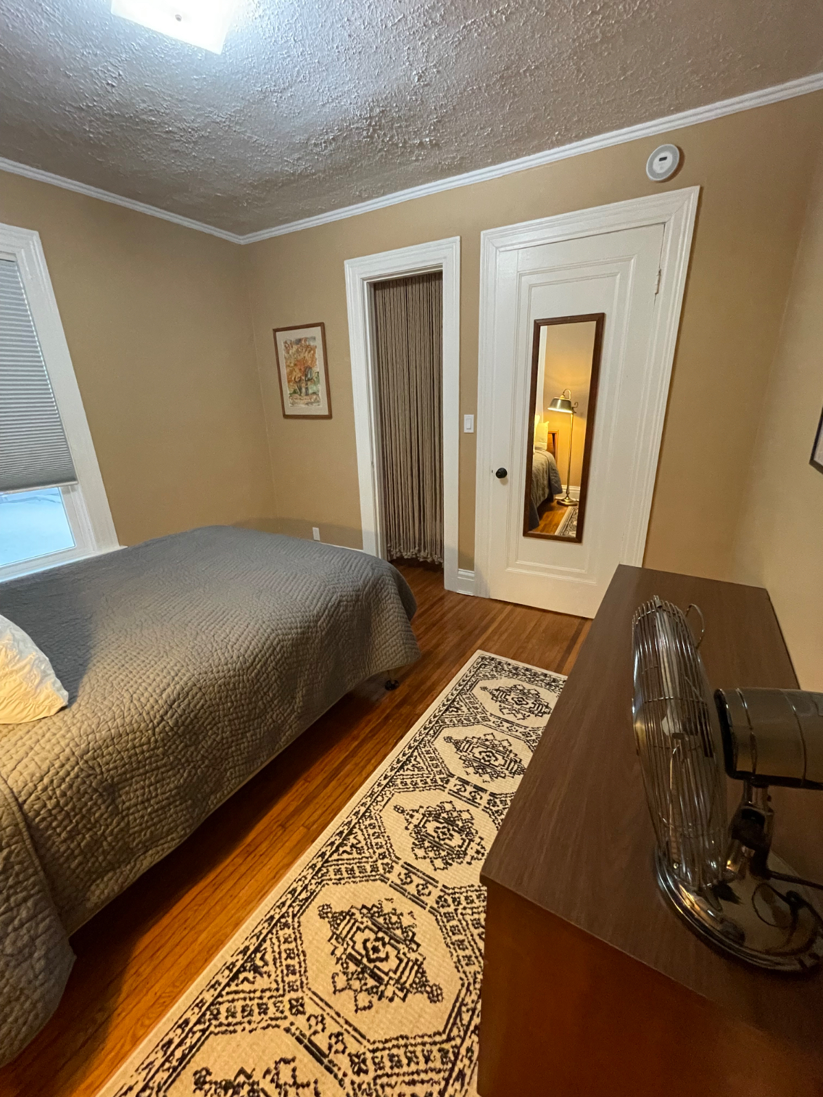 Quiet 2 bedroom 1 office in South Utica - Photo 6