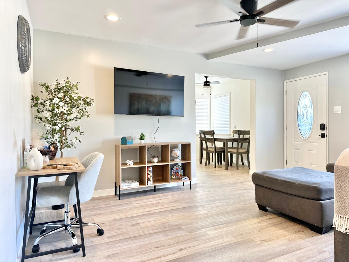 Torrance Home 2 bed 1 bath w/Back Yard / Patio