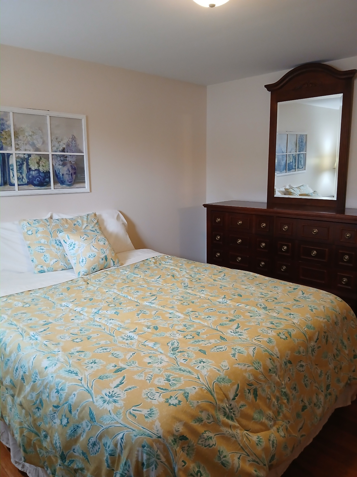 Charming 2 Bedroom Across From Country Club - Photo 2