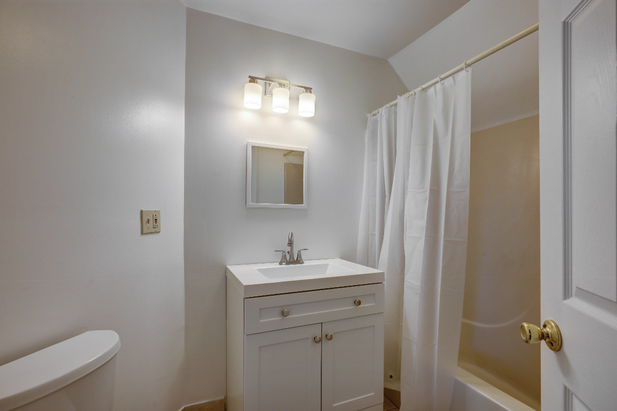 Comfortable 3 bedroom apartment located in center city, Rochester, NY - Photo 12