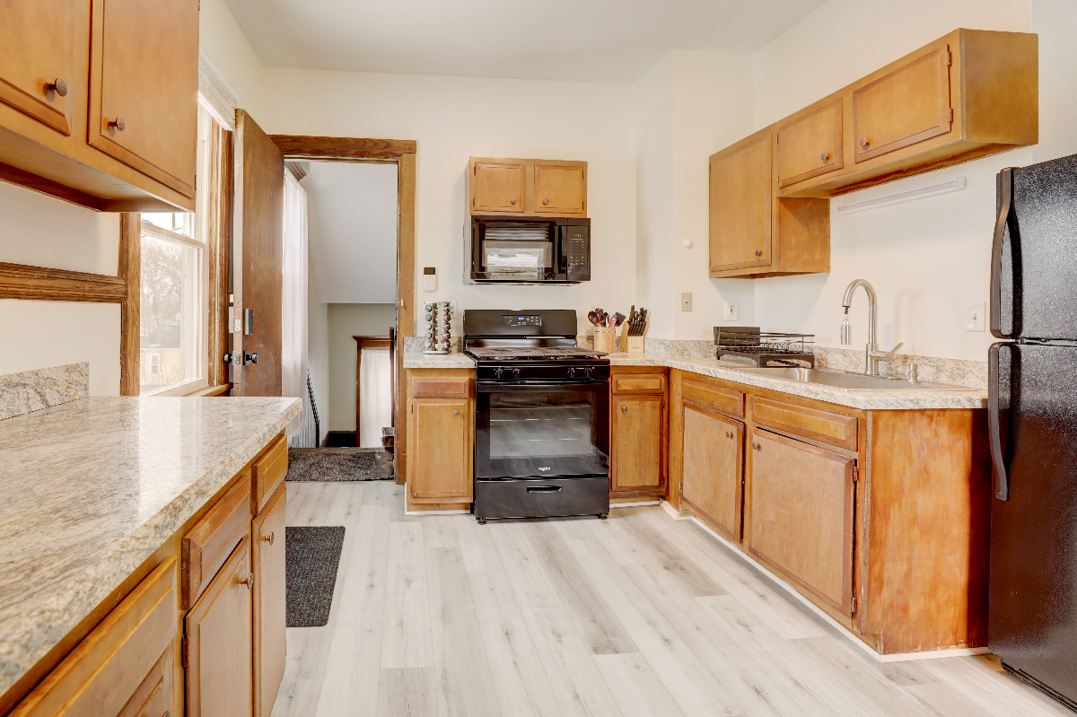 Comfortable 3 bedroom apartment located in center city, Rochester, NY - Photo 2