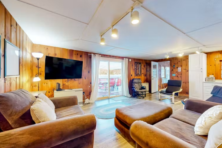 3BR/1BA Idyllic Lakefront Retreat in Vermont - Close to Skiing & Lake George, NY - Photo 5