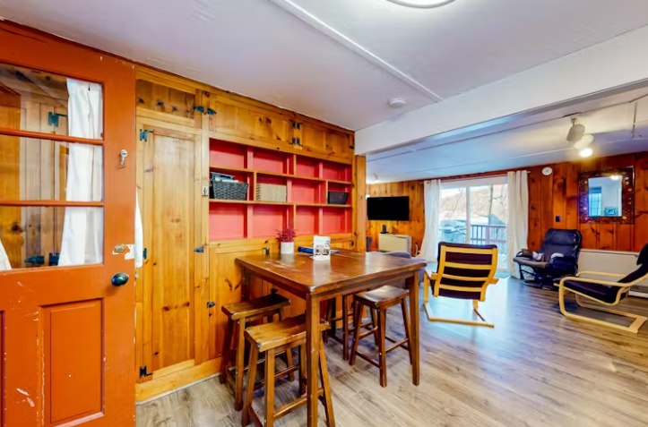 3BR/1BA Idyllic Lakefront Retreat in Vermont - Close to Skiing & Lake George, NY - Photo 8