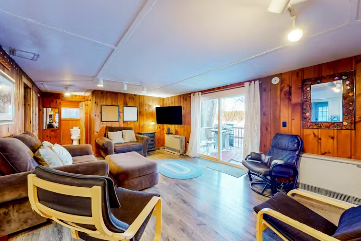 3BR/1BA Idyllic Lakefront Retreat in Vermont - Close to Skiing & Lake George, NY - Photo 1