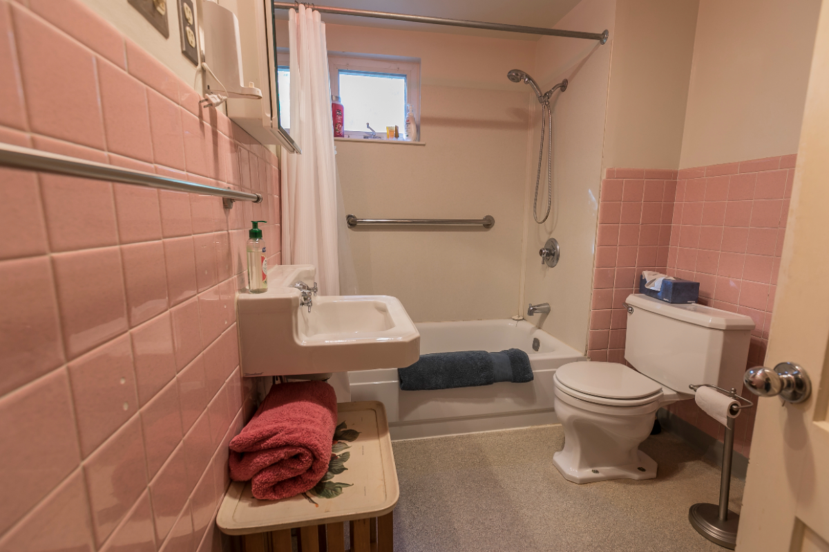 Cayuga House - Photo 6
