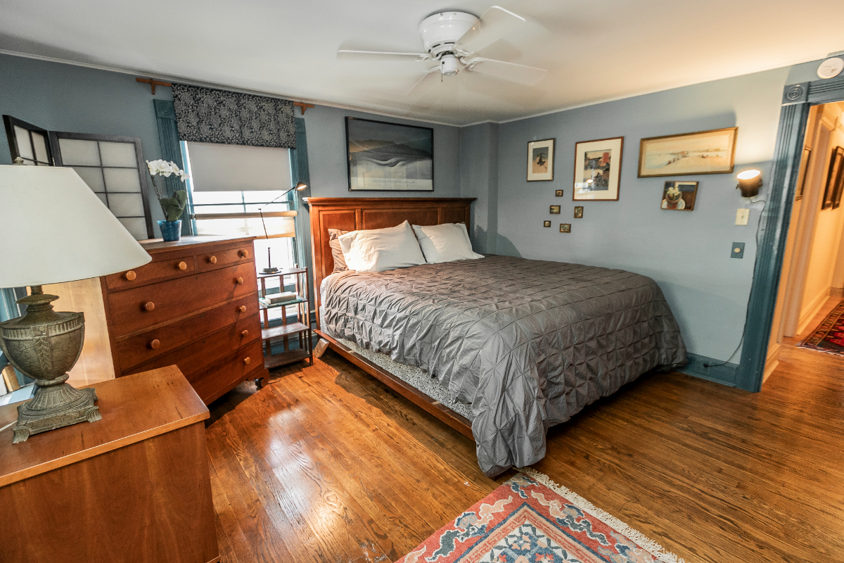 Cayuga House - Photo 3