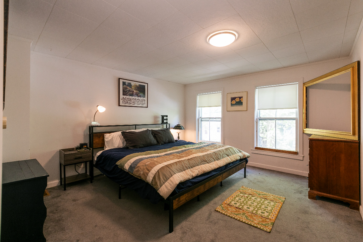 Cayuga House - Photo 2