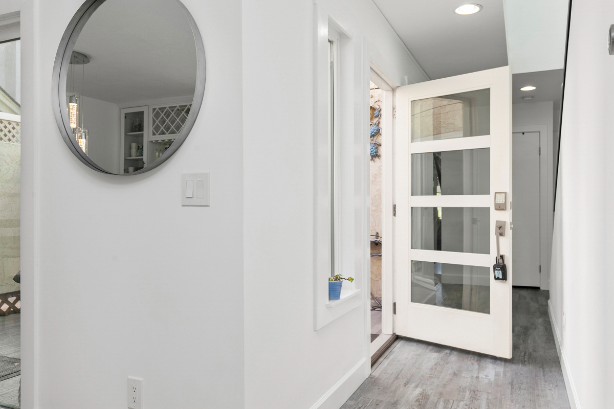 Modern Townhome 2 Blocks from Beach - Photo 2