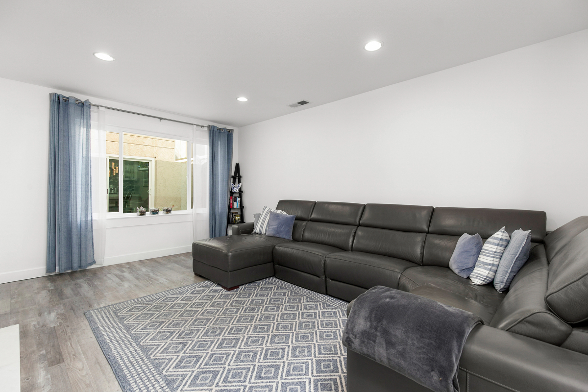 Modern Townhome 2 Blocks from Beach - Photo 4