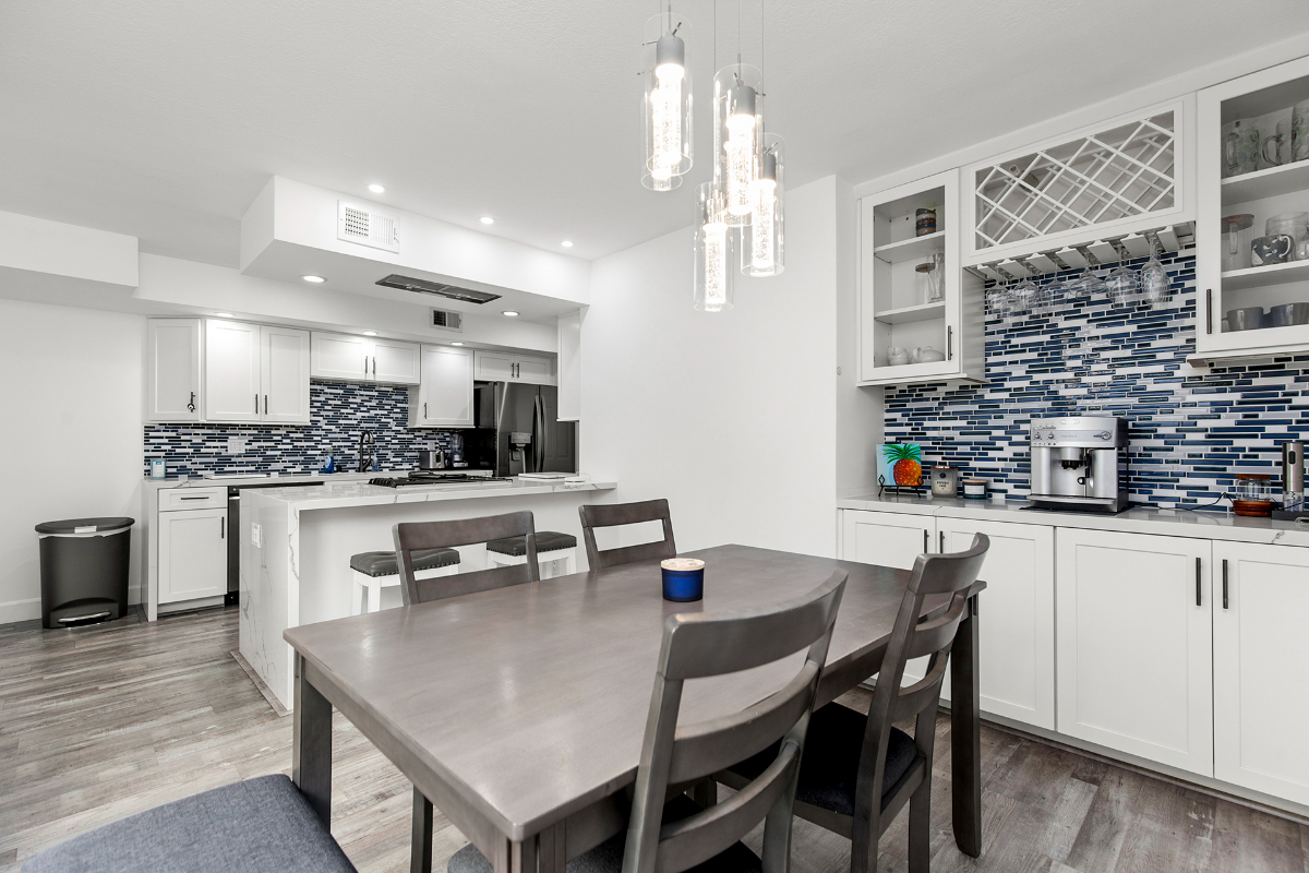 Modern Townhome 2 Blocks from Beach - Photo 5