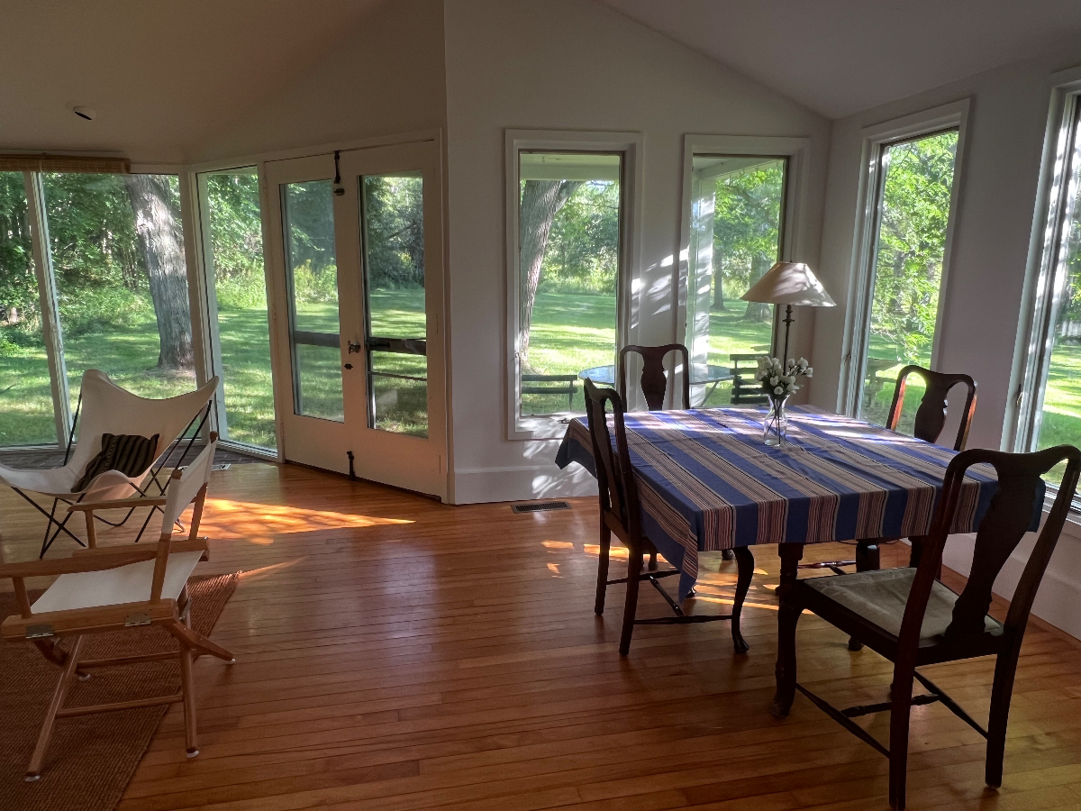 Sun-Filled, Cozy 3BR, 1.5BA Furnished Farmhouse with All Amenities on 15 Acres of meadow and orchard - Photo 6