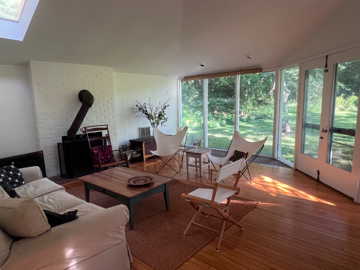 Sun-Filled, Cozy 3BR, 1.5BA Furnished Farmhouse with All Amenities on 15 Acres of meadow and orchard - Photo 5