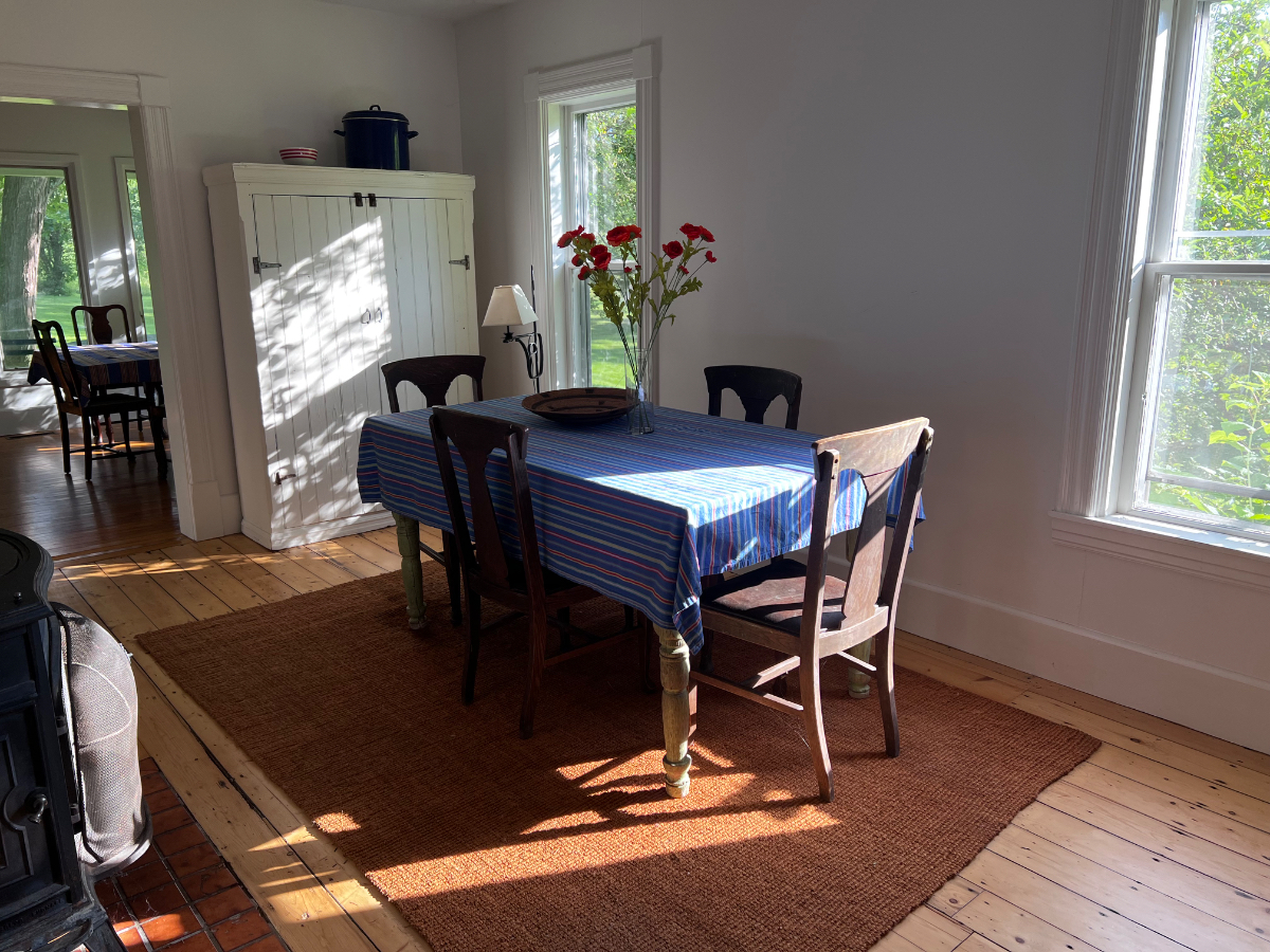 Sun-Filled, Cozy 3BR, 1.5BA Furnished Farmhouse with All Amenities on 15 Acres of meadow and orchard - Photo 3