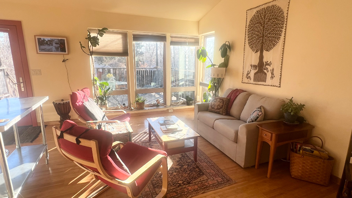 Small House, Great Location (Open for booking 3 or more months beginning January 15, 2027) - Photo 6