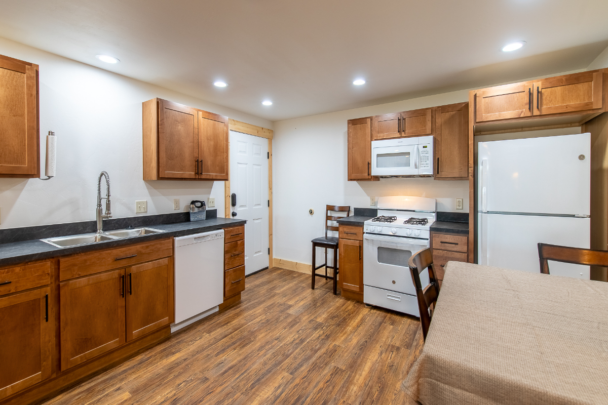 Newly Built 1BR Apartment with Outdoor Charm &... - Photo 4