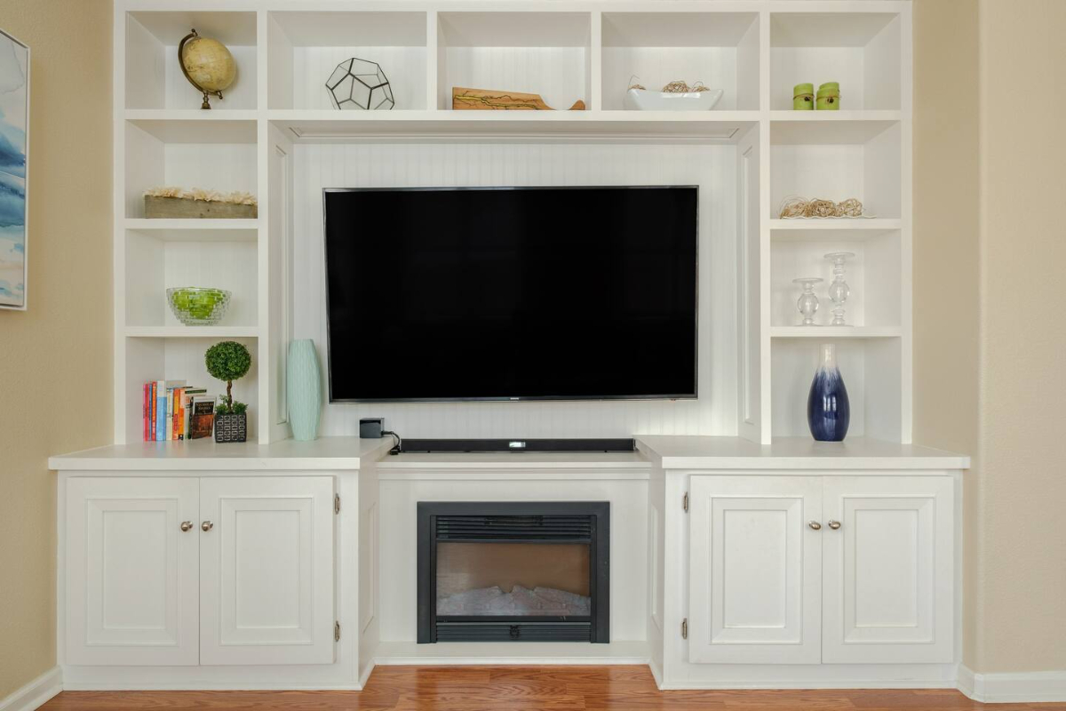 Spacious 4-Bedroom Modern Retreat - Photo 4