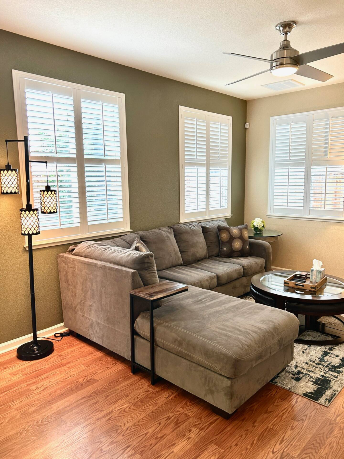 Spacious 4-Bedroom Modern Retreat - Photo 3