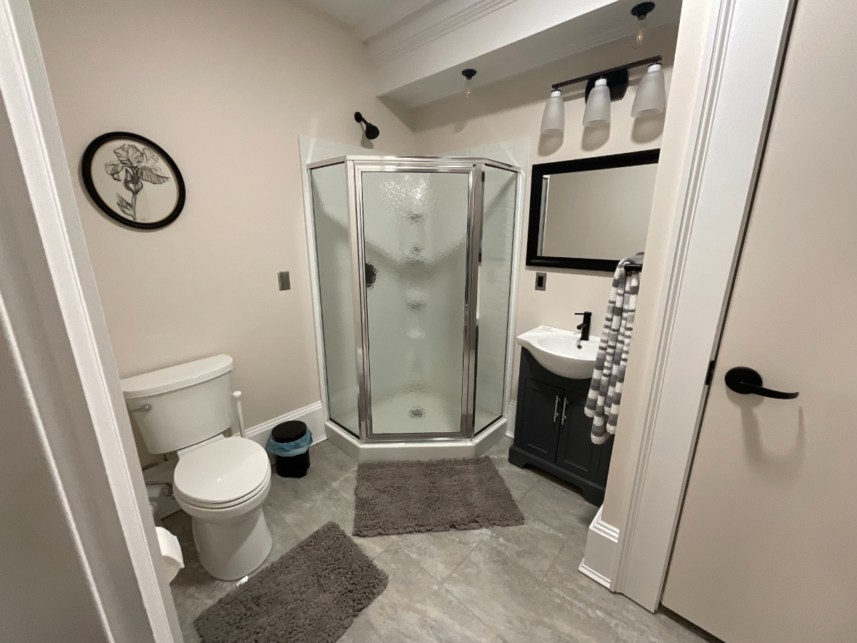 One Zero Five Stay - Charming 1BR/1BD Suite 302 in the Best of Barre, Vermont - Photo 1