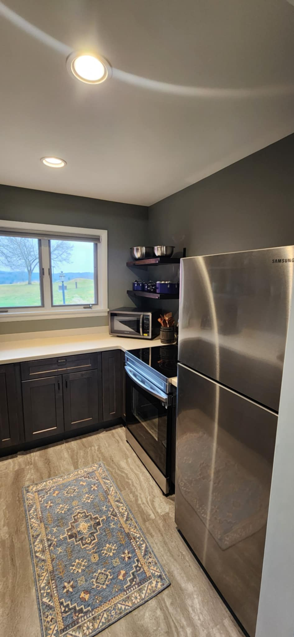 Suss View Suites - Scenic Waterbury 2BR Apartment Retreat - Photo 4