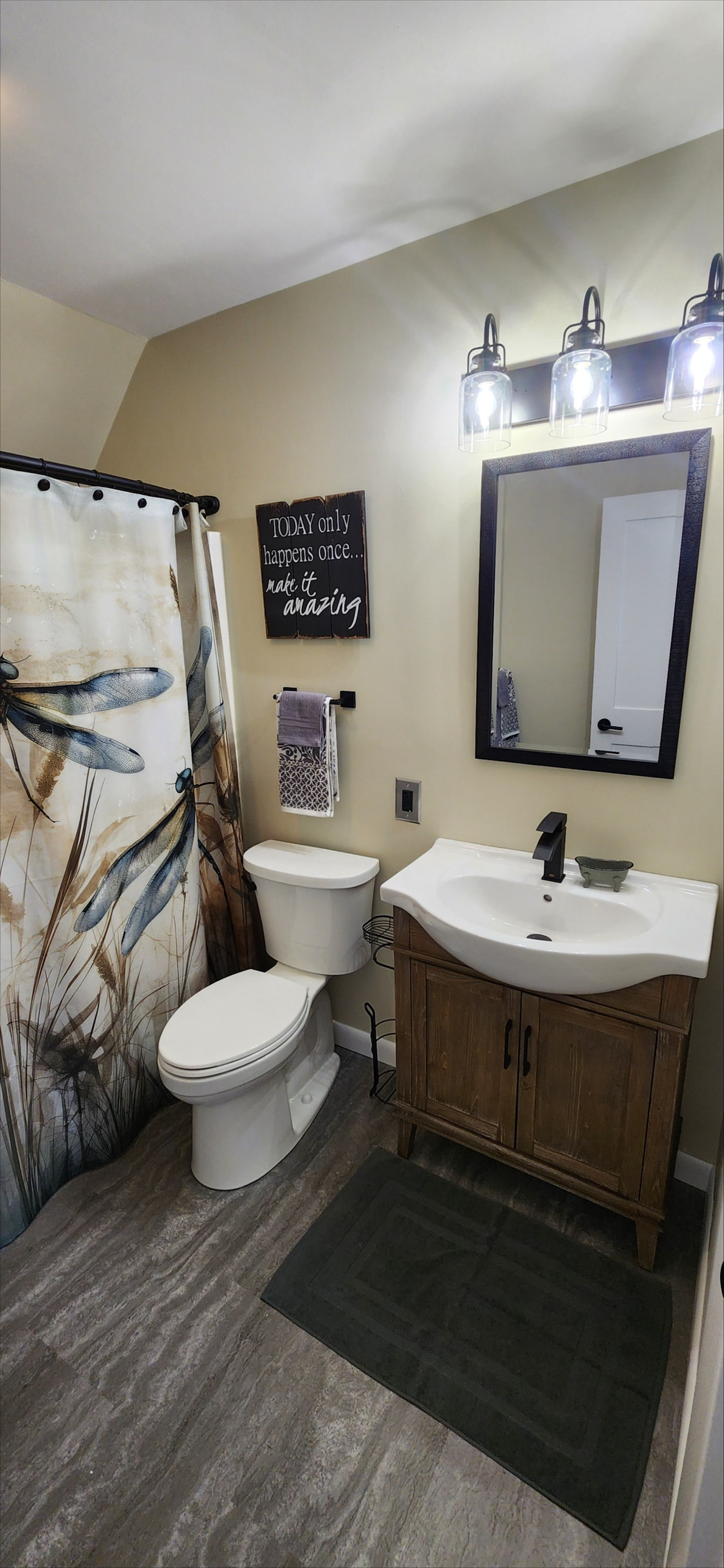 Suss View Suites - Scenic Waterbury 2BR Apartment Retreat - Photo 10