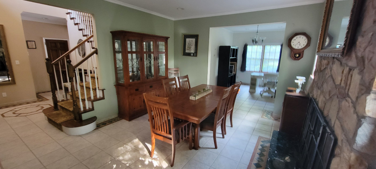 Upscale hampton bays home - Photo 4