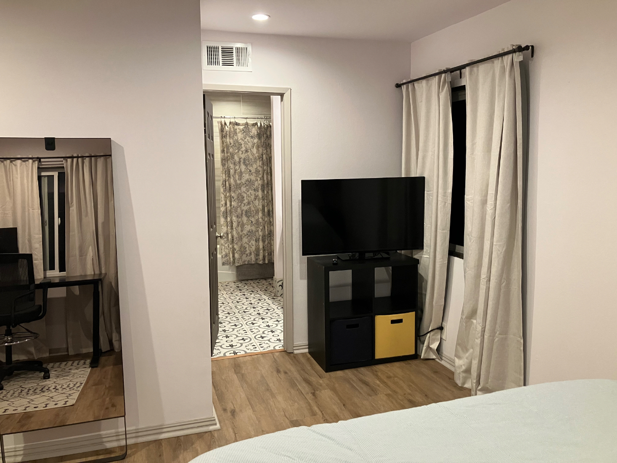 Convenient 2 Bd/2Ba in Silver Lake - Photo 6