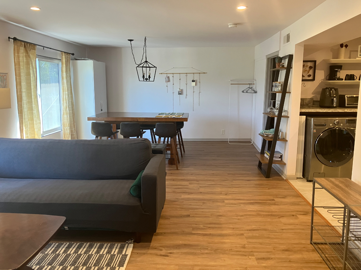 Convenient 2 Bd/2Ba in Silver Lake - Photo 2
