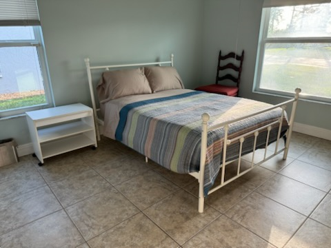 Private Room with Modern Amenities & Pool in Serene Lake Worth Retreat - Close to Everything